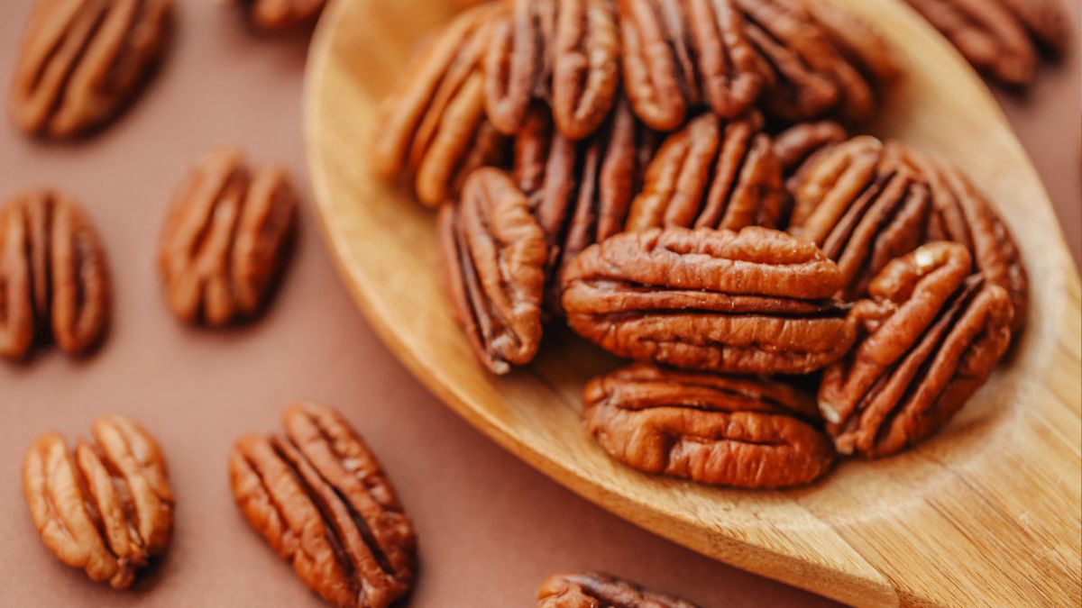 5 Healthy Benefits Of Eating Pecan Seeds Every Night